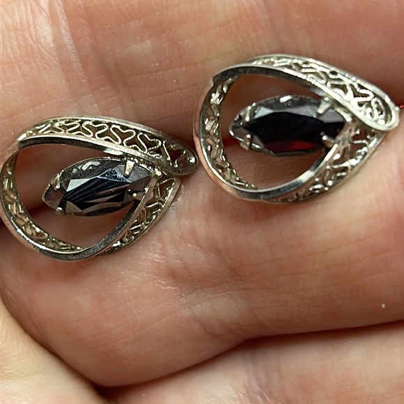 Titan Vintage Silver/Hematite (screw back) Earrings - Picture 10 of 11